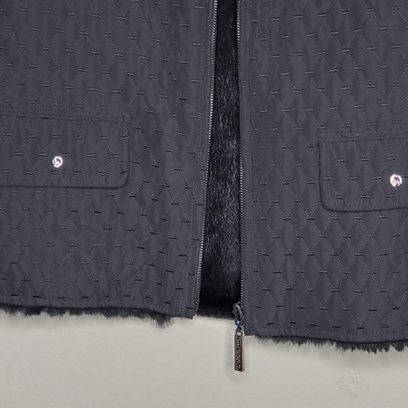 St. John Coats Reversible Quilted Dye Rabbit Vest - Picture 3 of 8